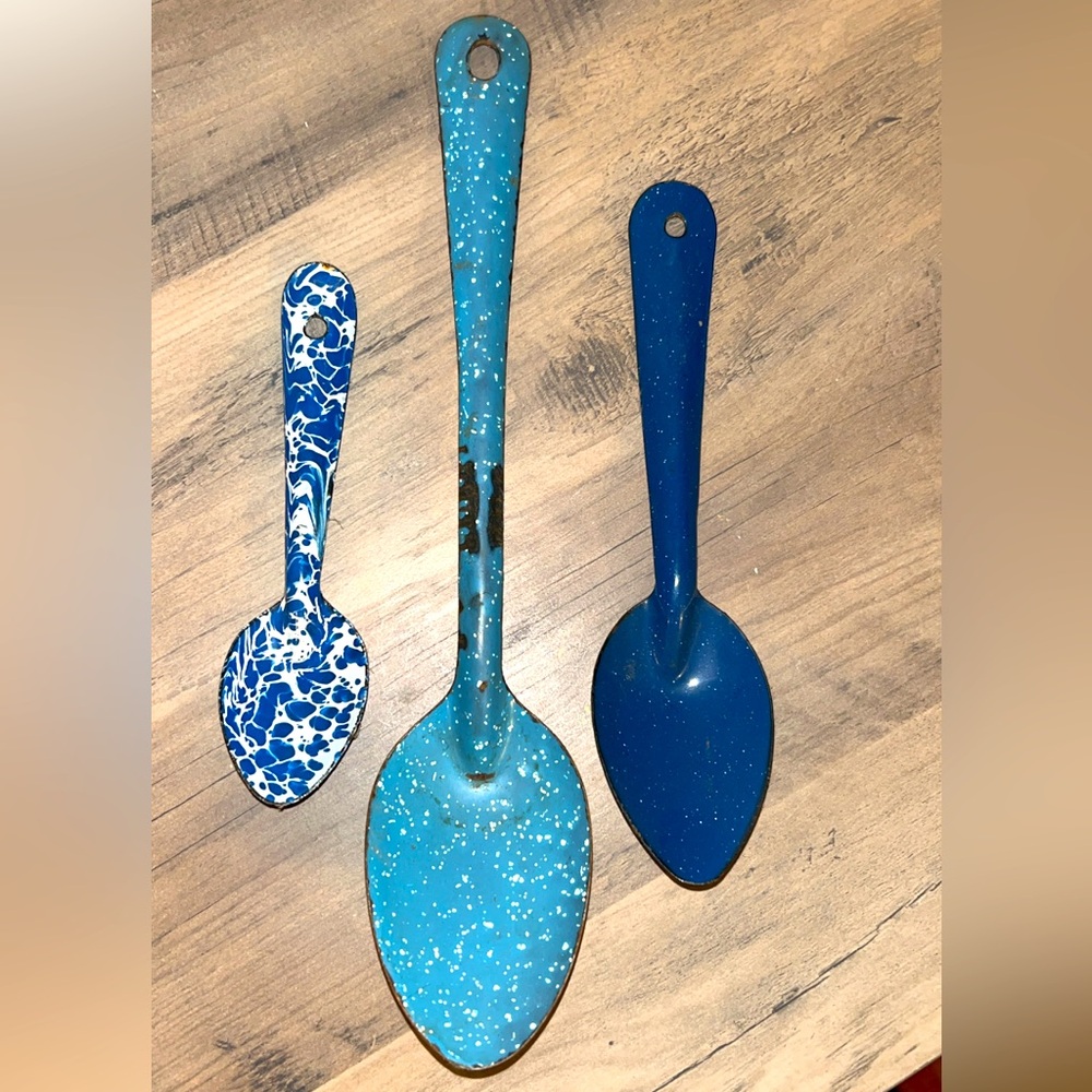 Blue and white speckled metal spoons, 3 piece set, small, medium, large spoons